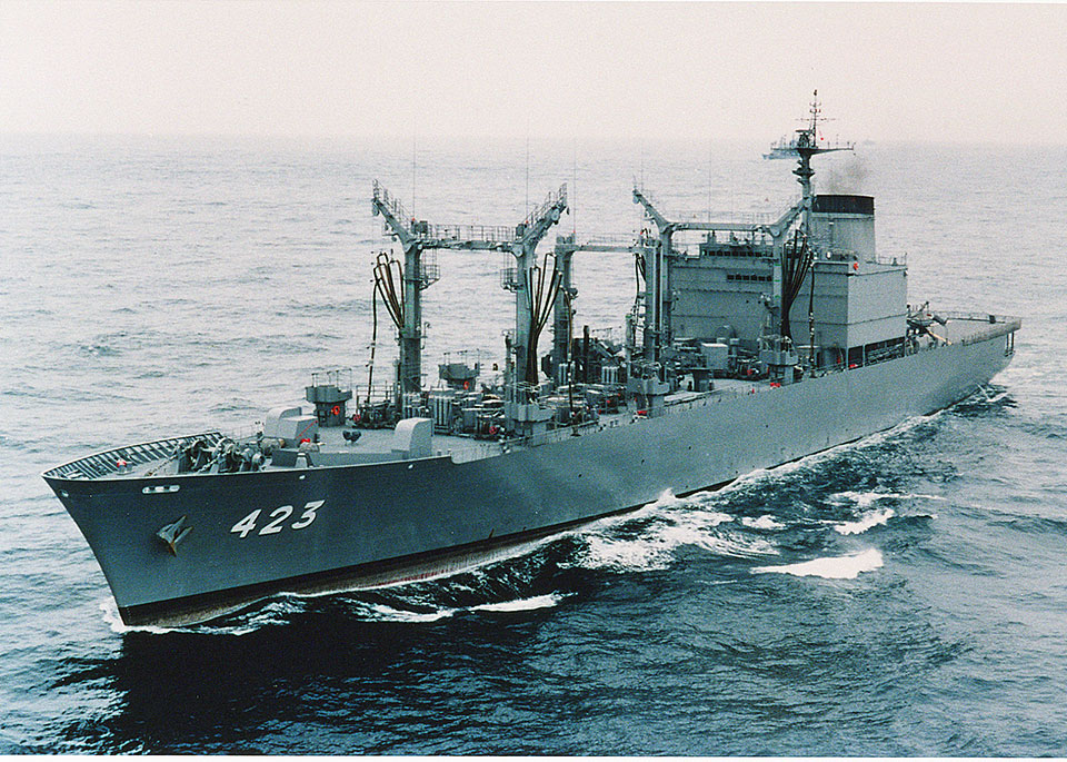 海上自衛隊　補給艦「ときわ」一般公開 画像